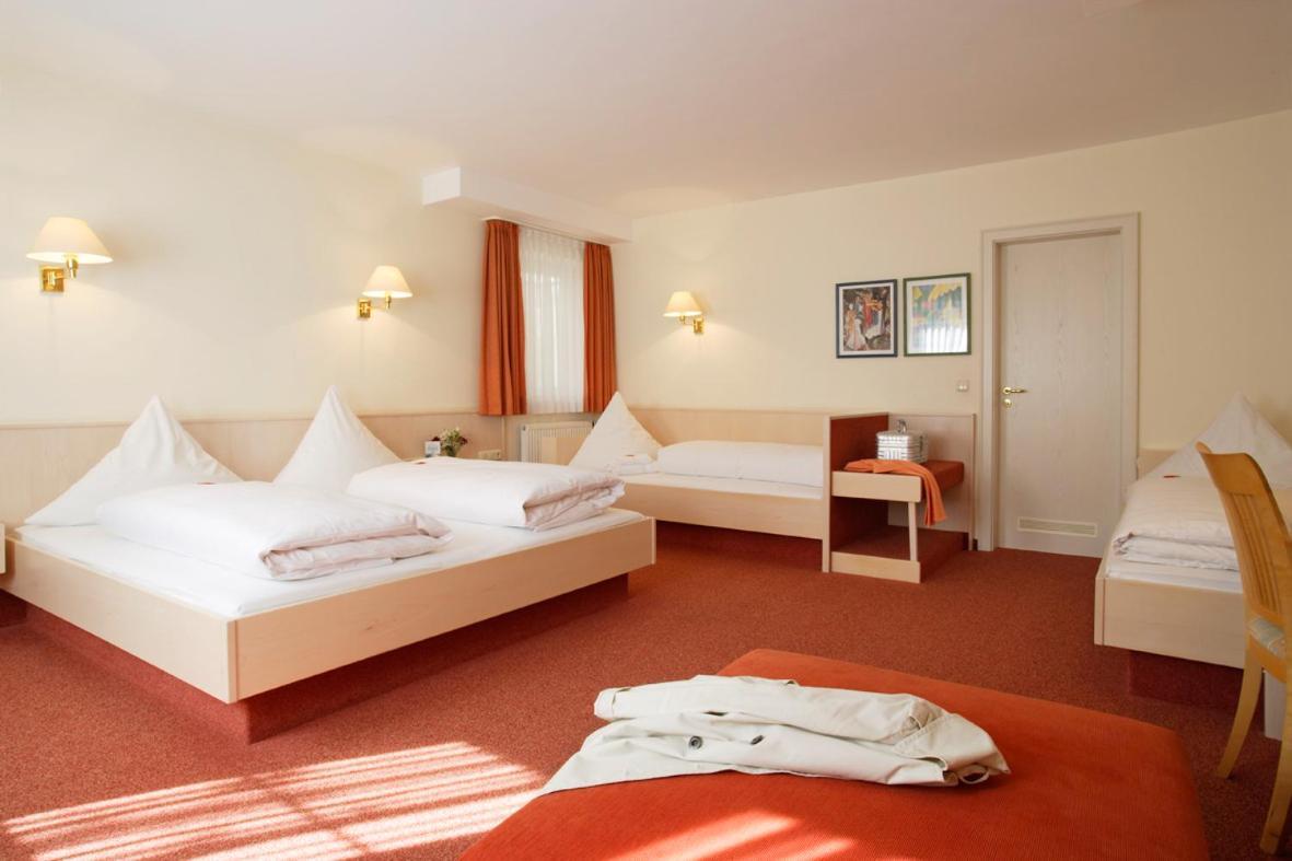 Landhotel Huberhof Аллерсхаузен Экстерьер фото